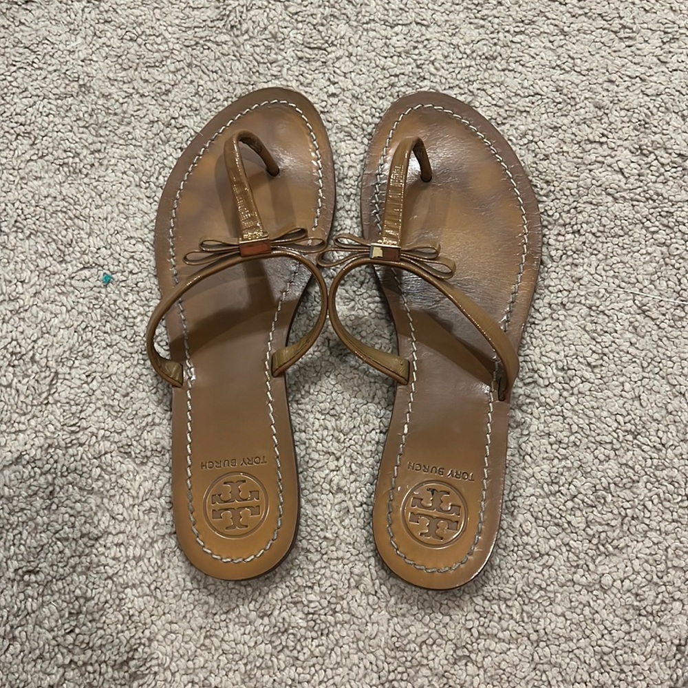 Tory Burch tan leather bow sandals 7.5